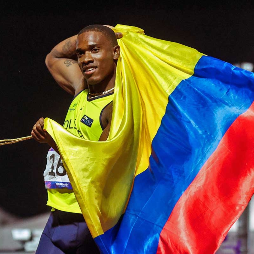 Ronal-Longa-100-metros-Asunción-2025-bandera